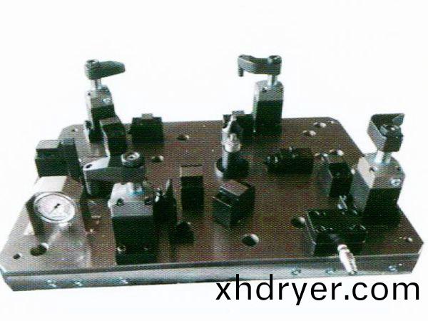 齒輪室罩(zhao)蓋液(ye)壓裌具(ju)